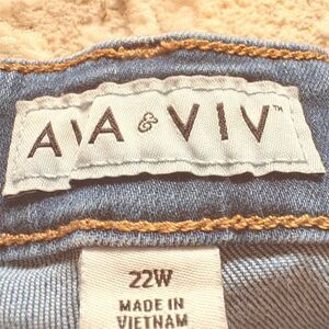 Ava & Viv Women's Plus Size 22 High Rise Light Wash Blue Jeans